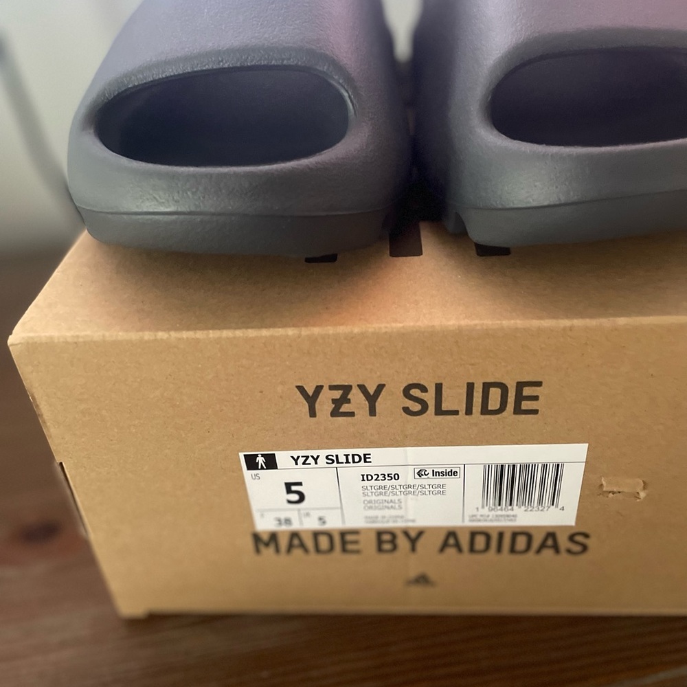 Authentic Yeezy Slides Slate Grey size 5